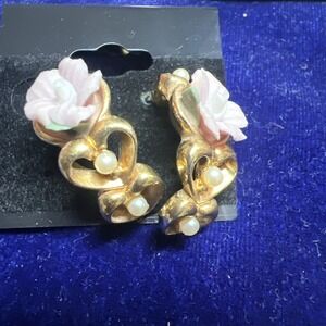 Vintage Gold Tone Pink Porcelain Rose With 3 Hearts Faux Pearl & Flower Earrings